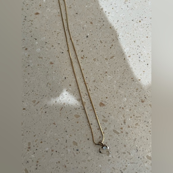 Gold tone necklace and heart pendant - Picture 2 of 3